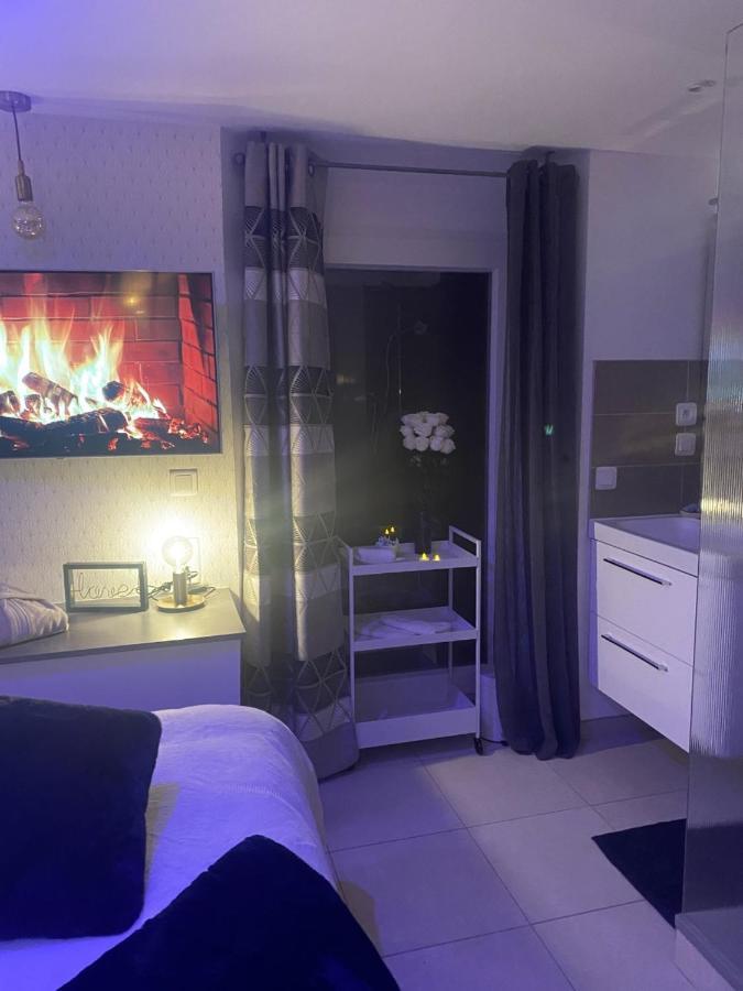 La Suite De Charme Du Mas De La Fontaine De Jonquier Avec Spa Privatif Séguret Exterior photo
