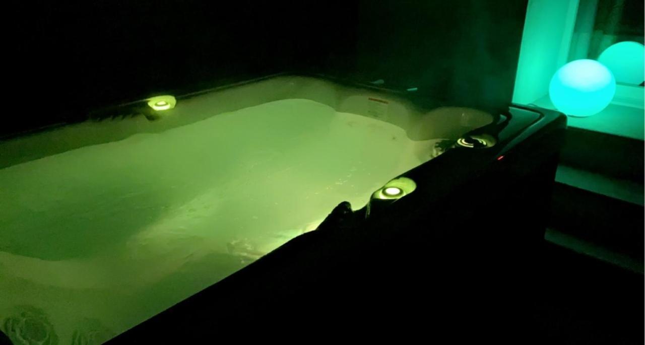 La Suite De Charme Du Mas De La Fontaine De Jonquier Avec Spa Privatif Séguret Exterior photo