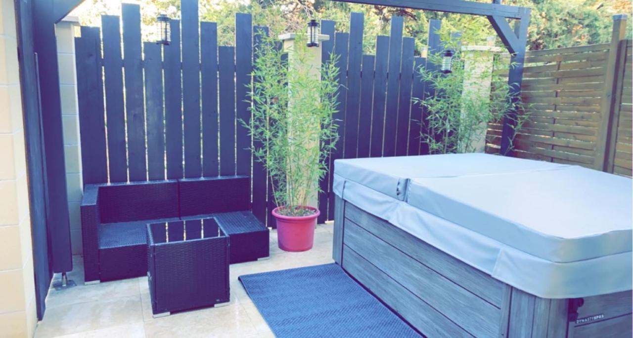 La Suite De Charme Du Mas De La Fontaine De Jonquier Avec Spa Privatif Séguret Exterior photo