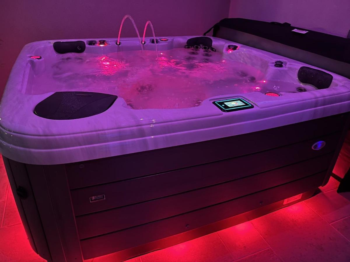 La Suite De Charme Du Mas De La Fontaine De Jonquier Avec Spa Privatif Séguret Exterior photo