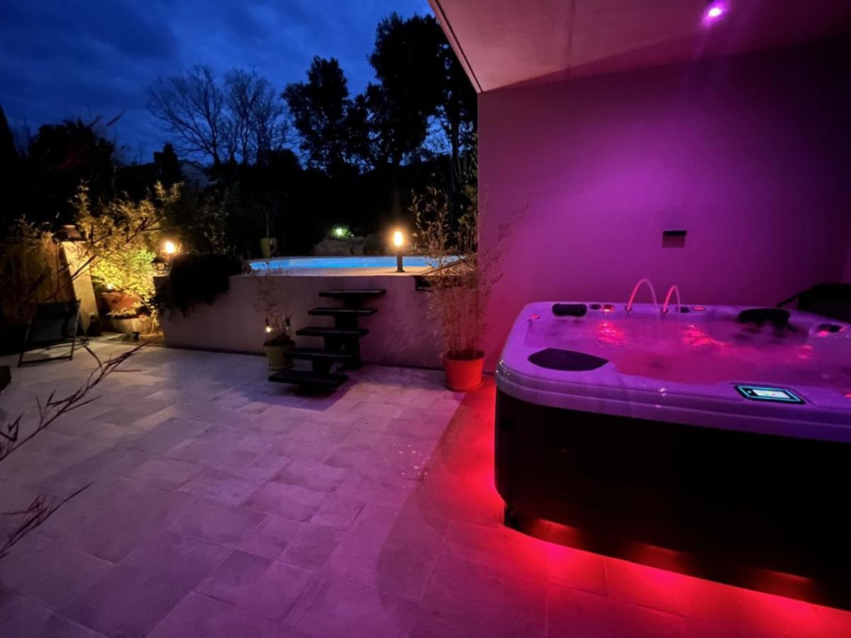 La Suite De Charme Du Mas De La Fontaine De Jonquier Avec Spa Privatif Séguret Exterior photo