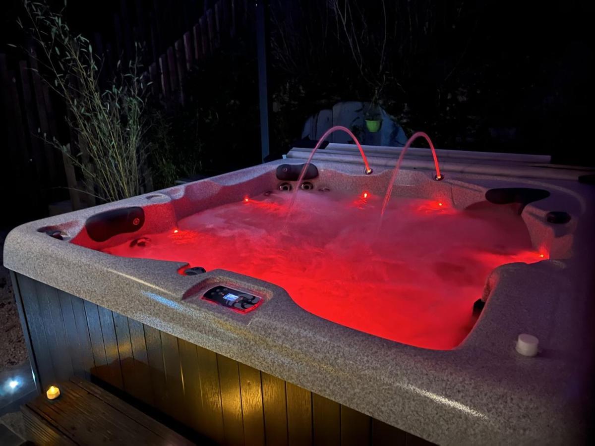 La Suite De Charme Du Mas De La Fontaine De Jonquier Avec Spa Privatif Séguret Exterior photo