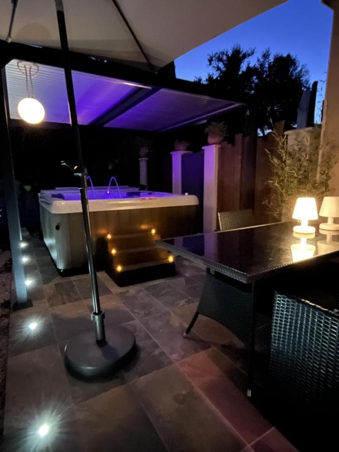 La Suite De Charme Du Mas De La Fontaine De Jonquier Avec Spa Privatif Séguret Exterior photo
