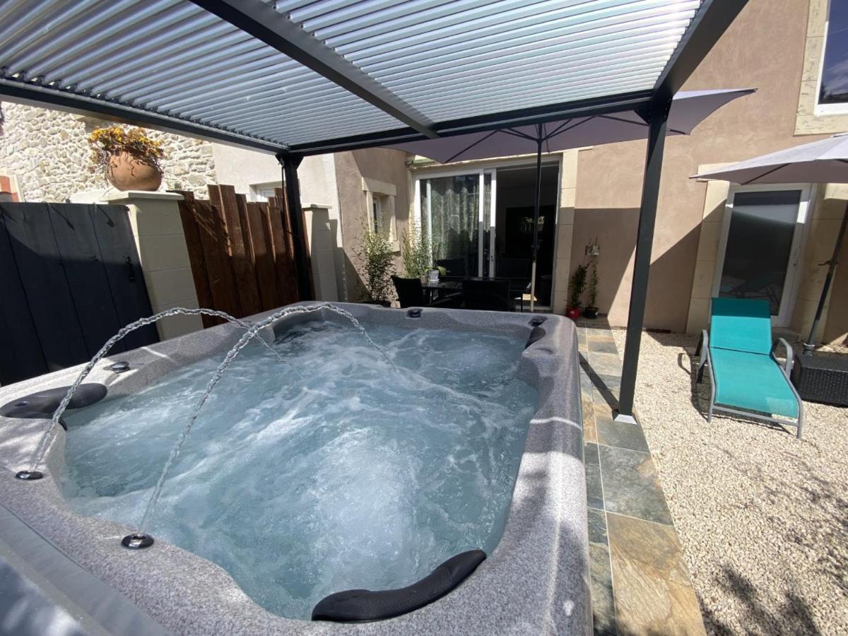 La Suite De Charme Du Mas De La Fontaine De Jonquier Avec Spa Privatif Séguret Exterior photo